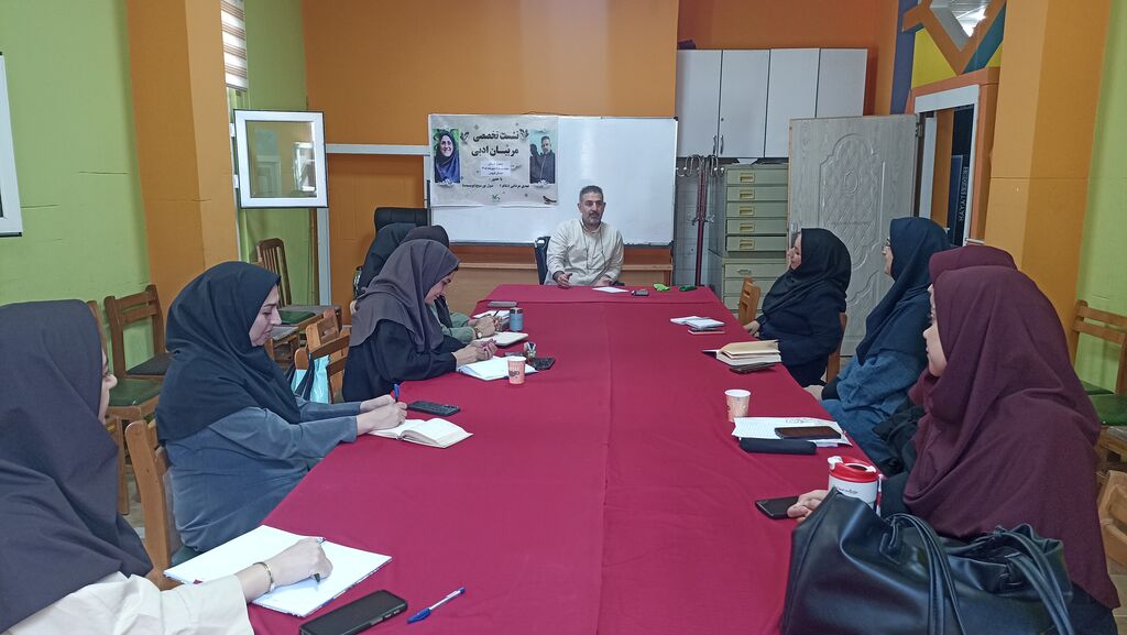 مربیان و رابطان ادبی کانون قزوین در نشست پاییزی گردهم آمدند