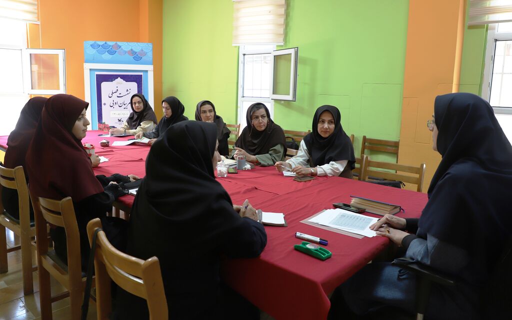 مربیان و رابطان ادبی کانون قزوین در نشست پاییزی گردهم آمدند