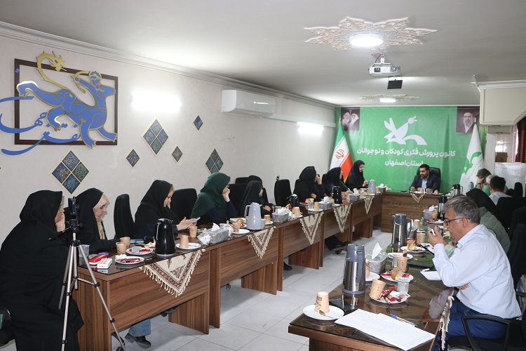 بکتاشیان: کودک و نوجوان، نقطه آغاز ساختن آینده ایران است؛ «لبخند کودکان، الفبای وطن» رویکرد کانون در هفته ملی کودک