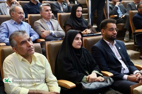 مصطفی پردلی رئیس کافنا و فاطمه بهرامی گرجی، رئیس دفتر مدیرعامل کانون  در آیین گشایش هفته جهانی فضا