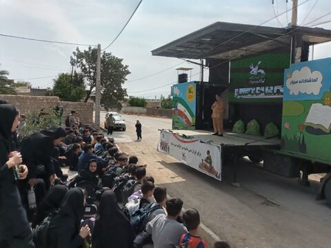 حضور تماشاخانه سیار کانون به مناسبت هفته ملی کودک در استان ایلام . روز اول در شهرستان سرابله ، روستای زنجیره علیا و شهرک شهید کشوری ایلام به روایت تصویر