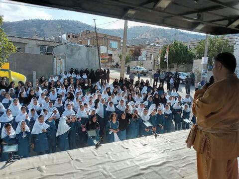 حضور تماشاخانه سیار کانون به مناسبت هفته ملی کودک در استان ایلام . روز اول در شهرستان سرابله ، روستای زنجیره علیا و شهرک شهید کشوری ایلام به روایت تصویر