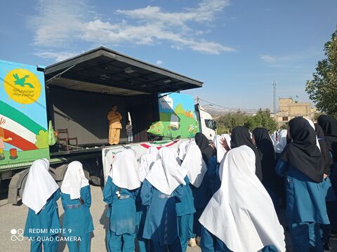 حضور تماشاخانه سیار کانون به مناسبت هفته ملی کودک در استان ایلام . روز اول در شهرستان سرابله ، روستای زنجیره علیا و شهرک شهید کشوری ایلام به روایت تصویر