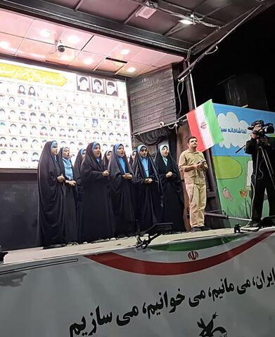 تماشاخانه سیار کانون در تجمعات شبانه ایلام و اجرای برنامه های فرهنگی کودکان و نوجوانان استان
