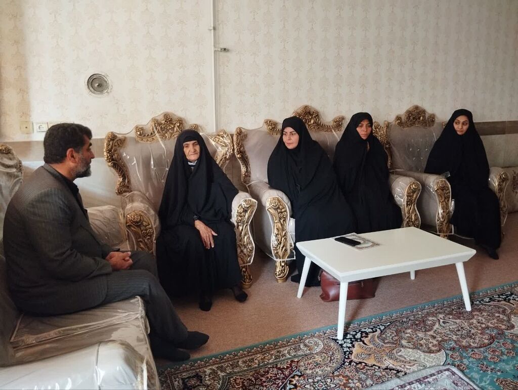 دیدارمدیرکل کانون استان ایلام بامادران شهدادرهفته دفاع مقدس