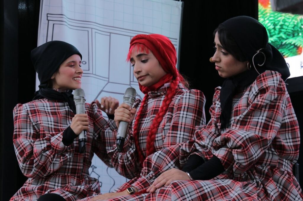 سفر تماشاخانه سیار کانون به چهارمحال و بختیاری