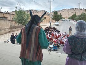 حضور تماشاخانه سیار کانون در شهر مهر شهرستان ملکشاهی ، مدرسه نبوت شهرستان بدره و مدارس شهرستان دره شهر در روزهای دوم و سوم به روایت تصویر