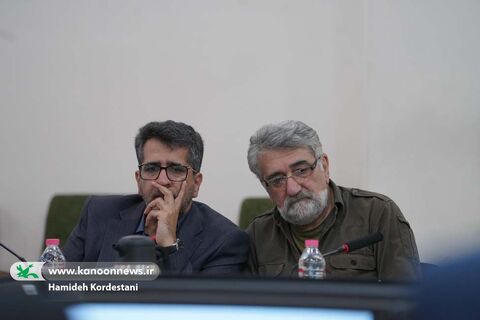 کوروش پارسانژاد و  مجتبی دانشور سرپرست روابط عمومی و امور بین الملل کانون   در ششمین نشست مدیران ارشد کانون