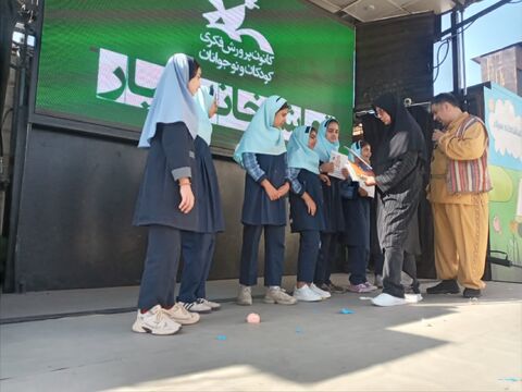 حضور تماشاخانه سیار کانون در شهر مهر شهرستان ملکشاهی ، مدرسه نبوت شهرستان بدره و مدارس شهرستان دره شهر در روزهای دوم و سوم به روایت تصویر