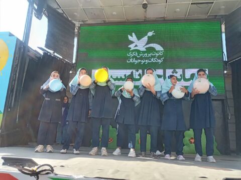 حضور تماشاخانه سیار کانون در شهر مهر شهرستان ملکشاهی ، مدرسه نبوت شهرستان بدره و مدارس شهرستان دره شهر در روزهای دوم و سوم به روایت تصویر