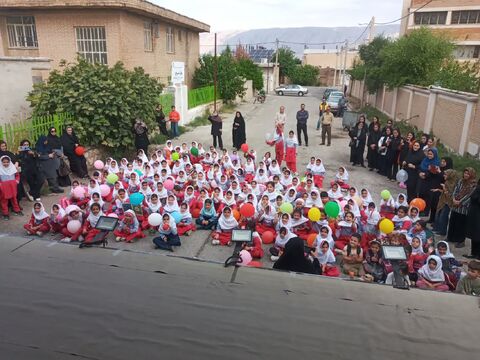 حضور تماشاخانه سیار کانون در شهر مهر شهرستان ملکشاهی ، مدرسه نبوت شهرستان بدره و مدارس شهرستان دره شهر در روزهای دوم و سوم به روایت تصویر