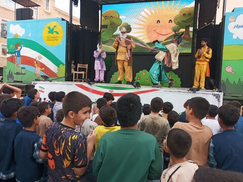 حضور تماشاخانه سیار کانون در شهر مهر شهرستان ملکشاهی ، مدرسه نبوت شهرستان بدره و مدارس شهرستان دره شهر در روزهای دوم و سوم به روایت تصویر