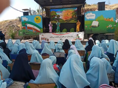حضور تماشاخانه سیار کانون در شهر مهر شهرستان ملکشاهی ، مدرسه نبوت شهرستان بدره و مدارس شهرستان دره شهر در روزهای دوم و سوم به روایت تصویر
