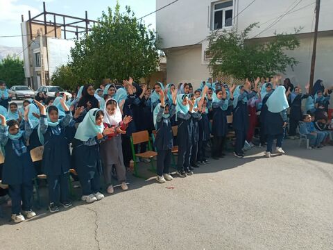 حضور تماشاخانه سیار کانون در شهر مهر شهرستان ملکشاهی ، مدرسه نبوت شهرستان بدره و مدارس شهرستان دره شهر در روزهای دوم و سوم به روایت تصویر