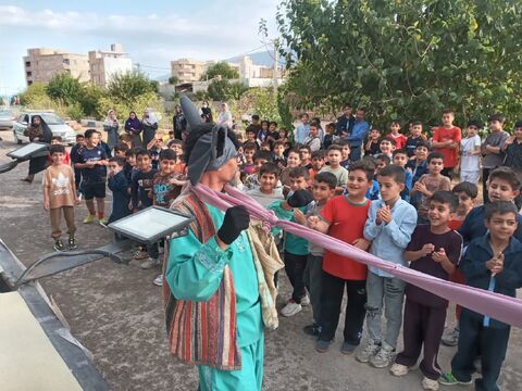 حضور تماشاخانه سیار کانون در شهر مهر شهرستان ملکشاهی ، مدرسه نبوت شهرستان بدره و مدارس شهرستان دره شهر در روزهای دوم و سوم به روایت تصویر