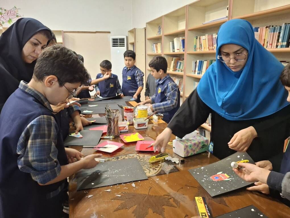آشنایی اعضای کانون گرگان با شگفتی‌های آسمان در هفته فضا