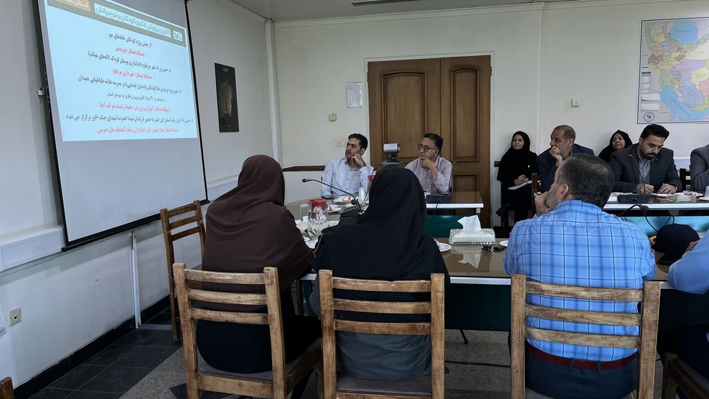 پوستر هفته ملی کودک در استانداری همدان رونمایی شد؛ تأکید بر همافزایی دستگاههای اجرایی برای «لبخند کودکان»