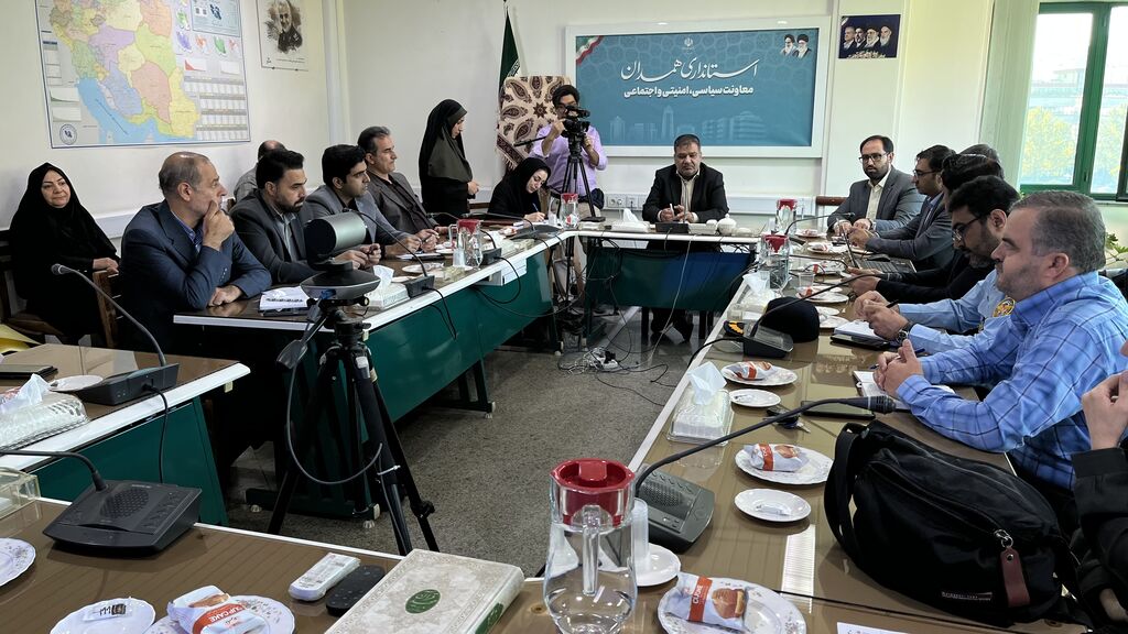 پوستر هفته ملی کودک در استانداری همدان رونمایی شد؛ تأکید بر هم‌افزایی دستگاه‌های اجرایی برای «لبخند کودکان»