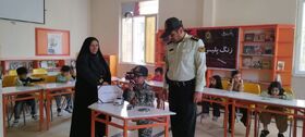 کودکان مرکز شماره ۱۲ کرمانشاه با وظایف و تجهیزات پلیس آشنا شدند