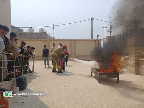 آموزش ایمنی در روز آتشنشان در مراکز کانون استان بوشهر