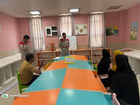 آموزش ایمنی در روز آتشنشان در مراکز کانون استان بوشهر