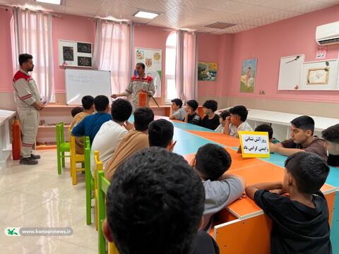 آموزش ایمنی در روز آتشنشان در مراکز کانون استان بوشهر