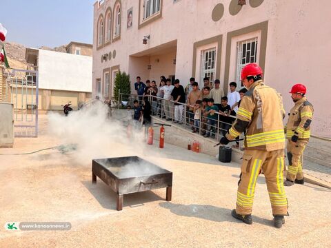 آموزش ایمنی در روز آتشنشان در مراکز کانون استان بوشهر