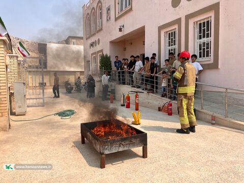 آموزش ایمنی در روز آتشنشان در مراکز کانون استان بوشهر