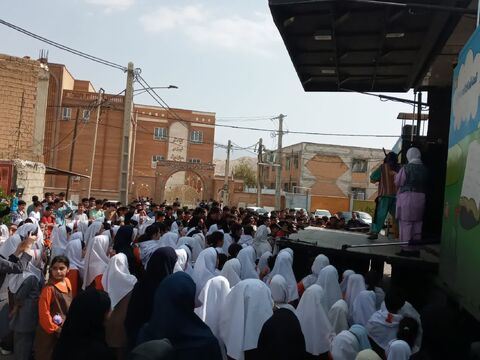 حضور تماشاخانه سیارکانون در شهرستان آبدانان و بخش سراب‌باغ  در روز چهارم. به روایت تصویر