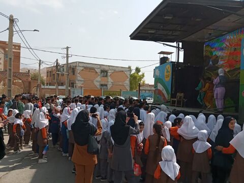 حضور تماشاخانه سیارکانون در شهرستان آبدانان و بخش سراب‌باغ  در روز چهارم. به روایت تصویر