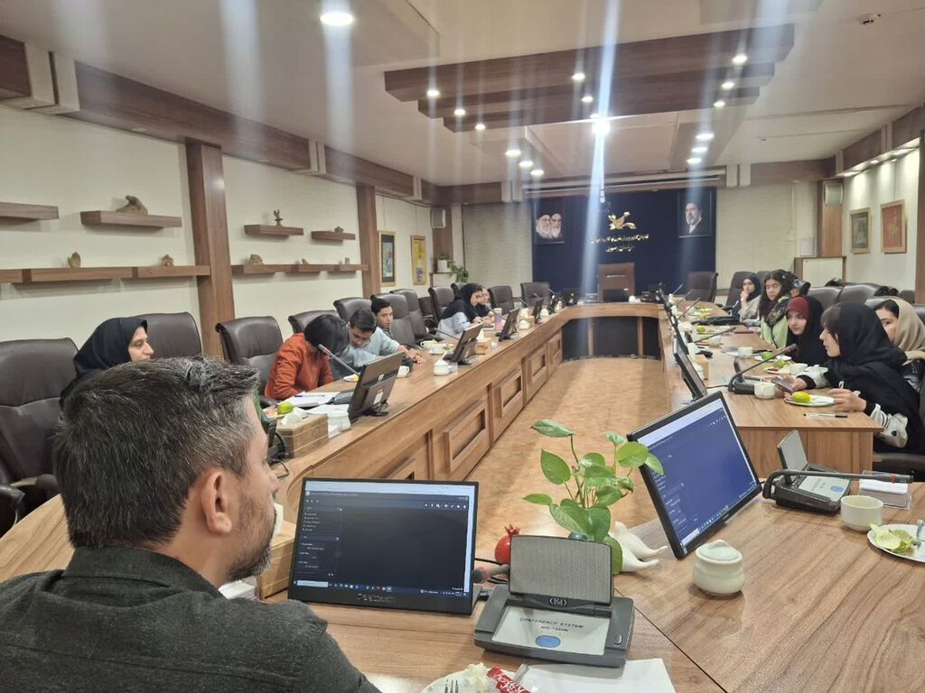 مدیر کل آفرینش‌های ادبی هنری کانون کشور میهمان نشست اعضای باشگاه قاف و سیمرغ خراسان رضوی شد