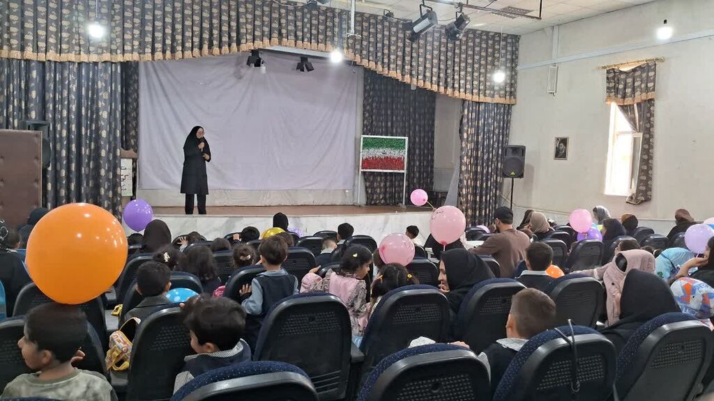 در کانون کنگاور، کودکان و مادران به استقبال هفته ملی کودک رفتند