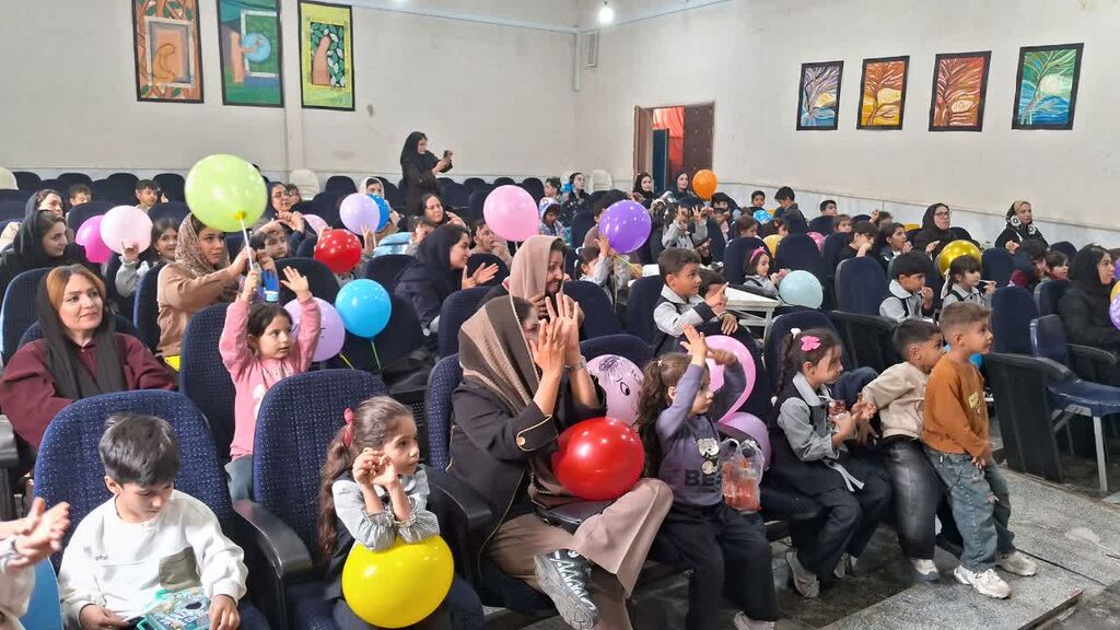 در کانون کنگاور، کودکان و مادران به استقبال هفته ملی کودک رفتند