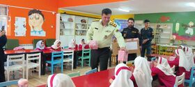 کودکان تربت جام با فرمانده پلیس از «شهر امن» گفتند