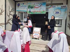 از فرزند شهید جنگ رمضان در مدرسه حضرت زینب (س) هرسین تجلیل شد