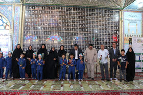 ادای احترام مدیرکل کانون سمنان و کودکان به مقام شامخ شهیدان