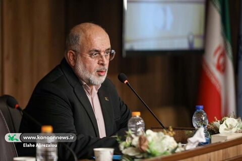 فرهاد فلاح، معاون فرهنگی کانون  در دومین همایش ملی «فرهنگ، رسانه و تحولات نسلی در ایران»