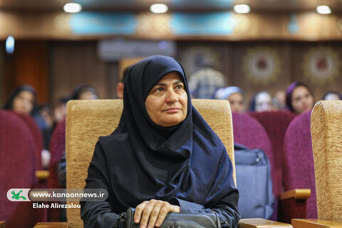 اعظم بزرگی، مدیر کتابخانه مرجع  کانون  در دومین همایش ملی «فرهنگ، رسانه و تحولات نسلی در ایران»