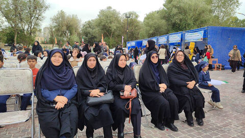 طنین یاد شهدای کودک در اولین روز هفته ملی کودک با جشنواره بادبادک‌ها در سرعین