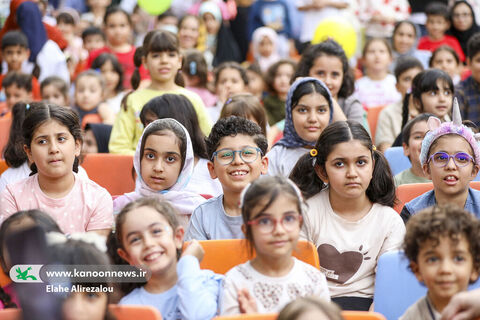 شادپیمایی کودکان و عروسک‌ها در خیابان حجاب تهران