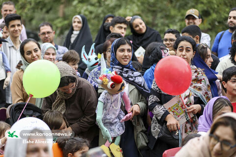 شادپیمایی کودکان و عروسک‌ها در خیابان حجاب تهران