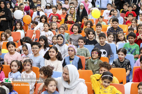 شادپیمایی کودکان و عروسک‌ها در خیابان حجاب تهران