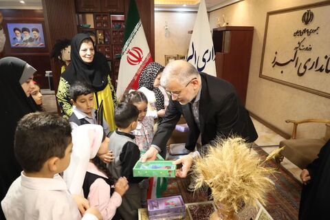 در نخستین روز هفته ملی کودک؛ استاندار البرز پای صحبت کودکان نشست