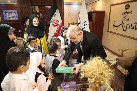 در نخستین روز هفته ملی کودک؛ استاندار البرز پای صحبت کودکان نشست