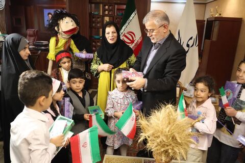در نخستین روز هفته ملی کودک؛ استاندار البرز پای صحبت کودکان نشست