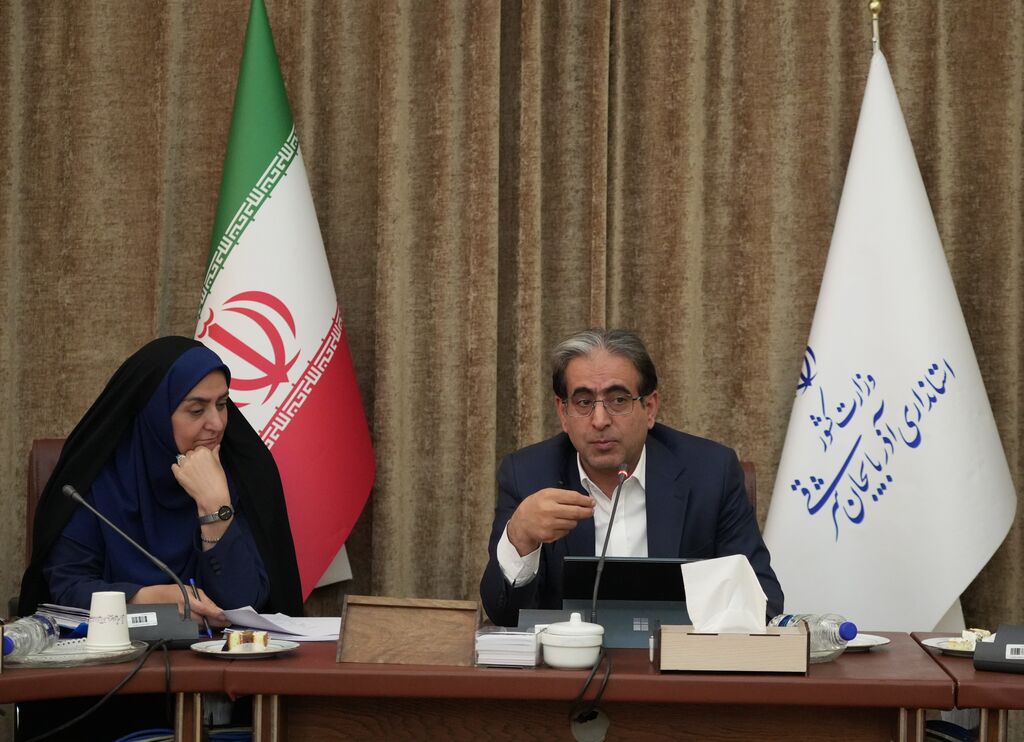 رونمایی از پوستر هفته ملی کودک در استانداری آذربایجان شرقی