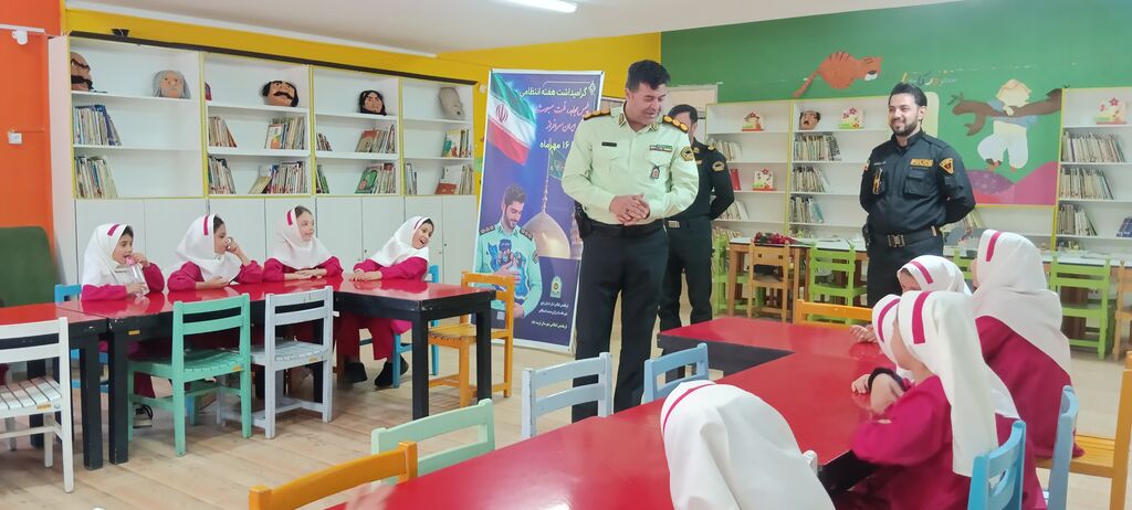 کودکان تربت جام با فرمانده پلیس از «شهر امن» گفتند