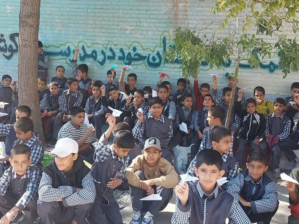 جشن «هفته فضا» در دبستان پسرانه ۱۷ شهریور سرخس