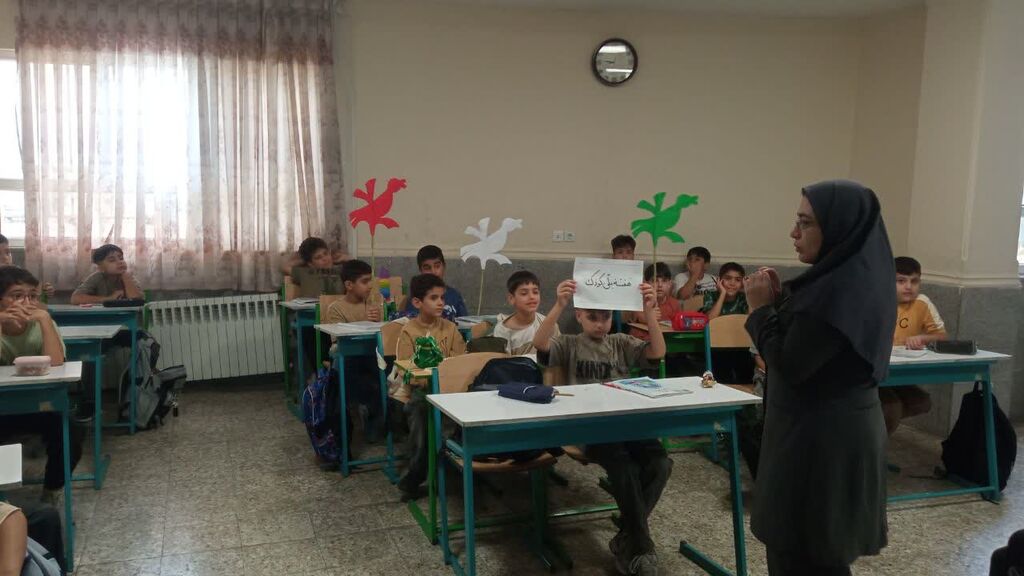 اعضای کانون قصرشیرین به یاد کودکان شهید میناب در اولین روز از هفته ملی کودک