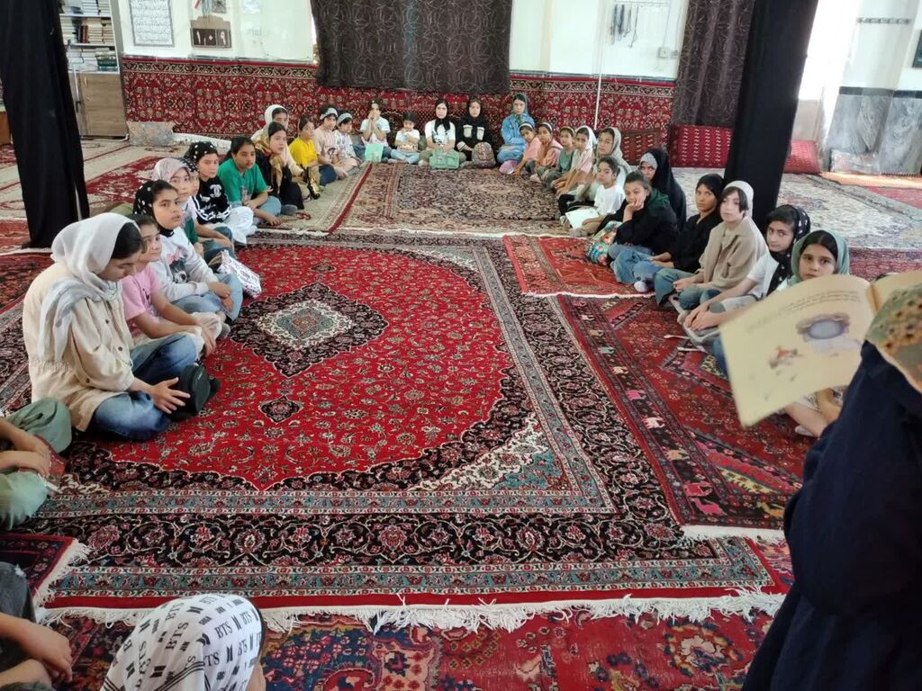 شصت سال حرکت در مسیر دانایی؛ کتابخانههای سیار، کتاب را به کودکان میرسانند